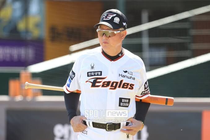 김경문 첫승으로 깨어진 기록들_1.jpg