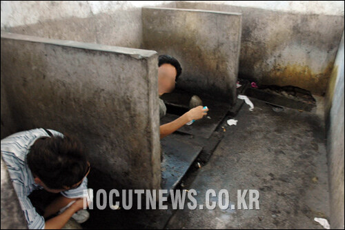 낭만의 시대 중국 화장실_2.jpg