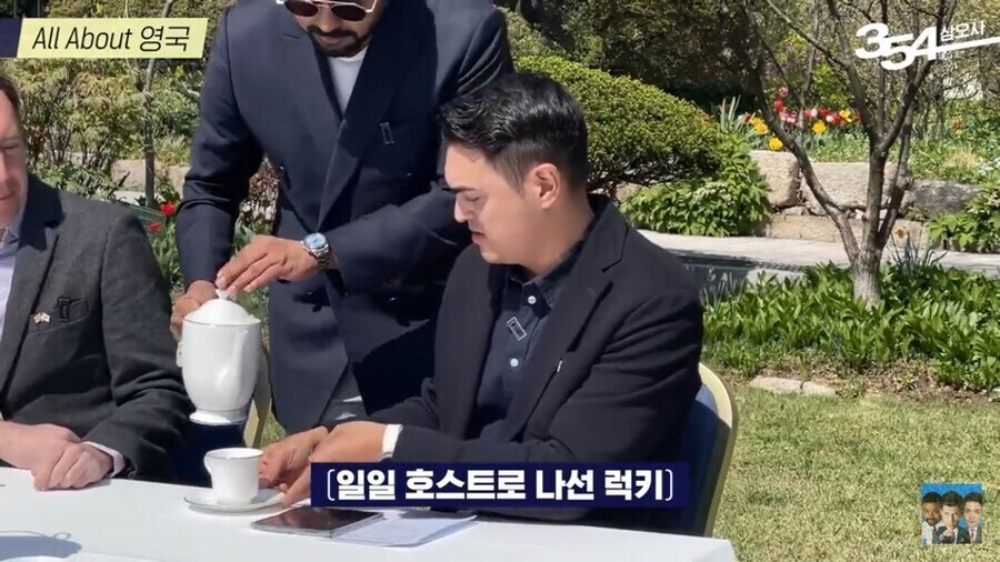 영국 고위관리 티타임에 인도인이 시중을_2.jpg