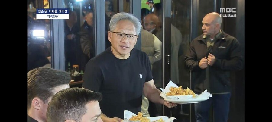 사장님~ 여기 순살 크리스피 두개요_1.jpg