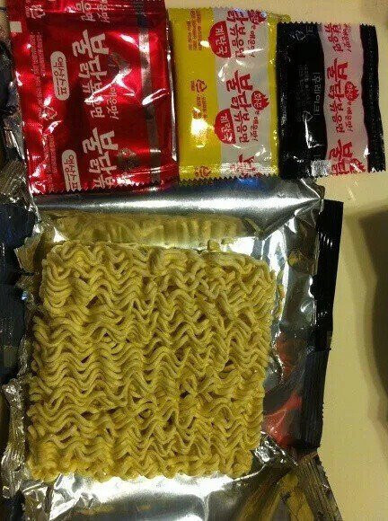 의외로 사람들이 모르는 불닭볶음면 초기 구성_1.jpg