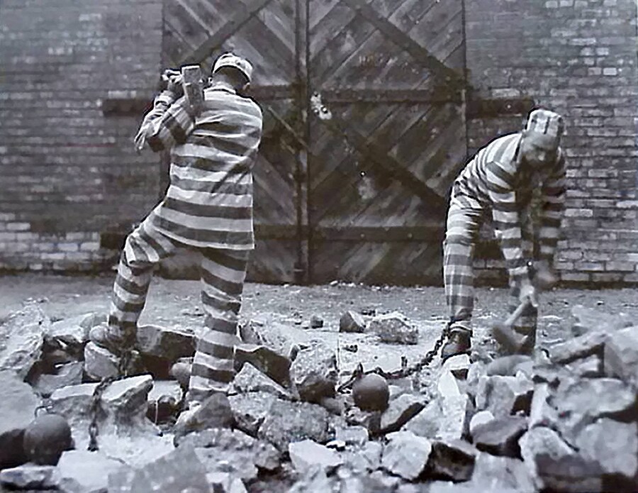 독재자가 탄생하는 단골 과정_2.jpg