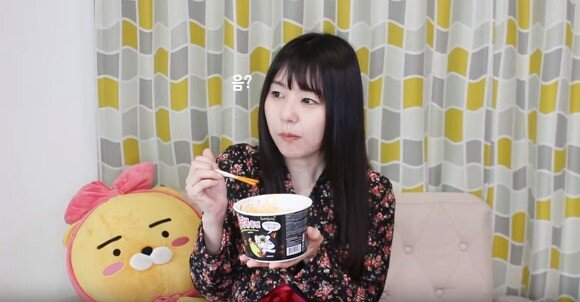 외국인들의 불닭볶음면 도전_9.jpg