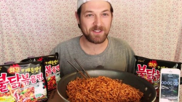 외국인들의 불닭볶음면 도전_22.jpg