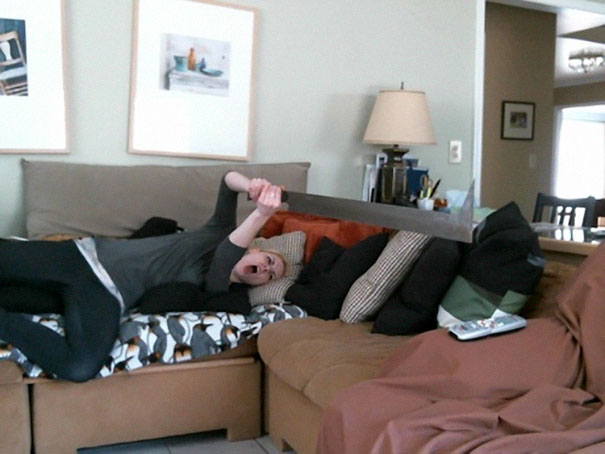 골동품 가게에서 산 우르크 하이 칼이 마음에 든 여자️_2.jpeg