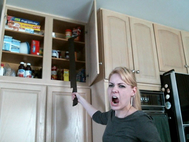 골동품 가게에서 산 우르크 하이 칼이 마음에 든 여자️_5.jpeg