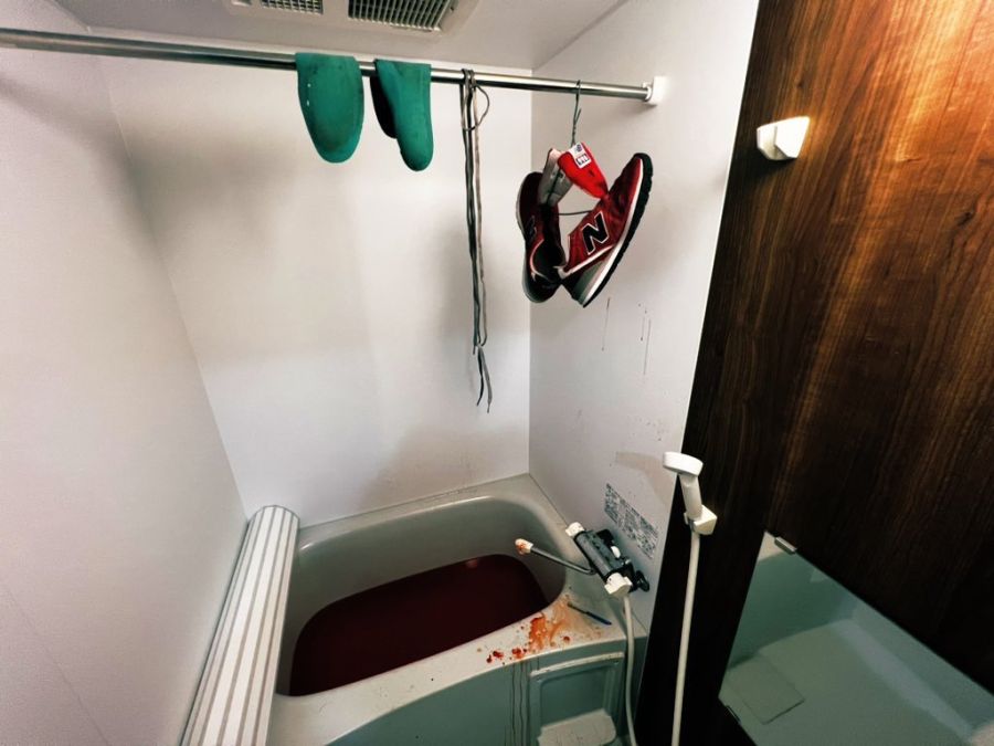 살인현장: 피로 흥건한 욕실_3.jpg