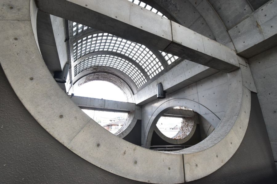 좀 독특하게 생긴 일본 전철역, 게이한 우지역_4.jpg