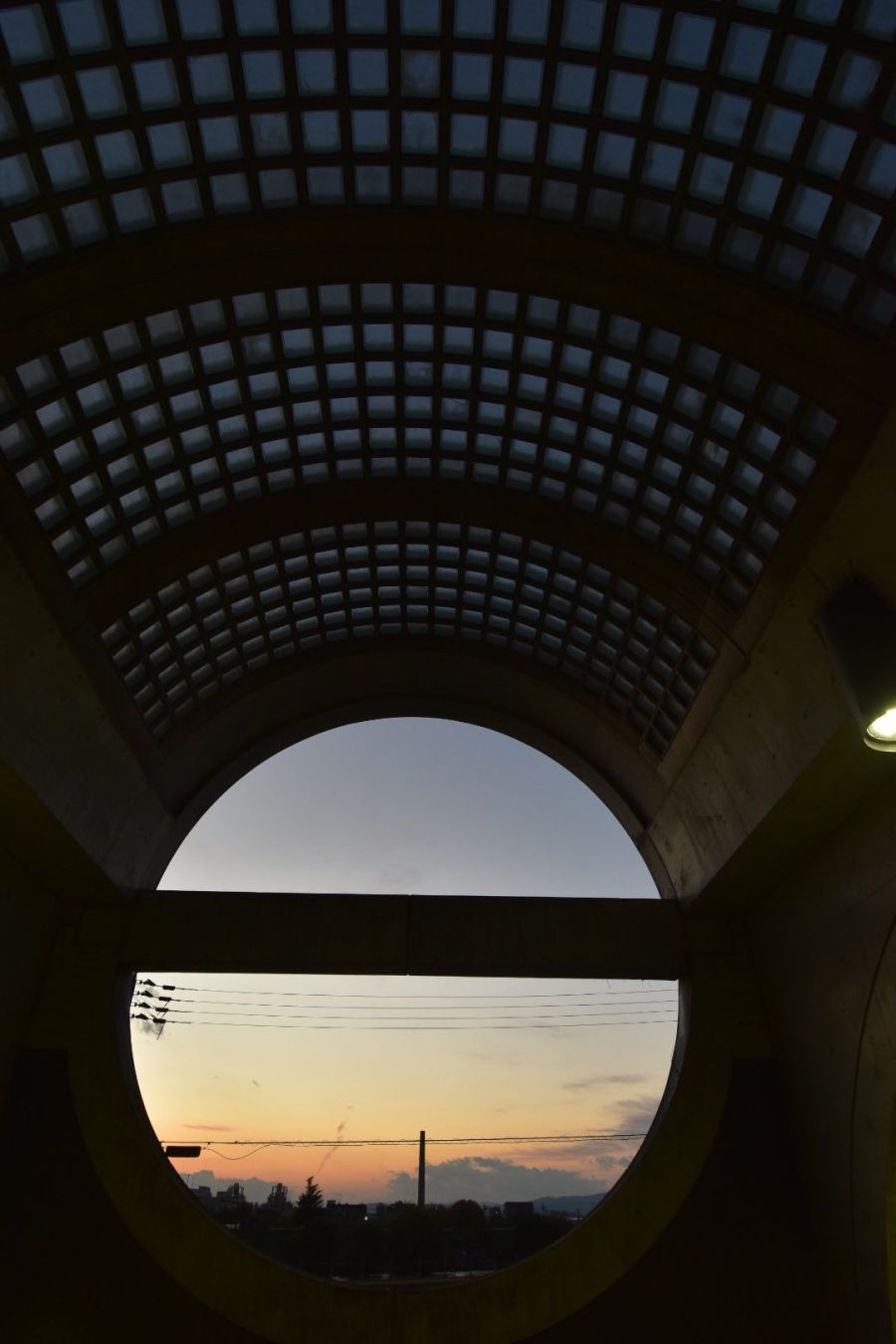 좀 독특하게 생긴 일본 전철역, 게이한 우지역_7.jpg