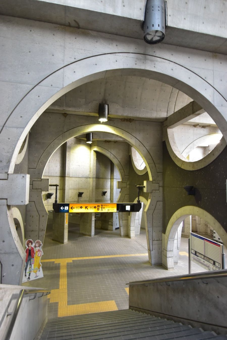 좀 독특하게 생긴 일본 전철역, 게이한 우지역_8.jpg