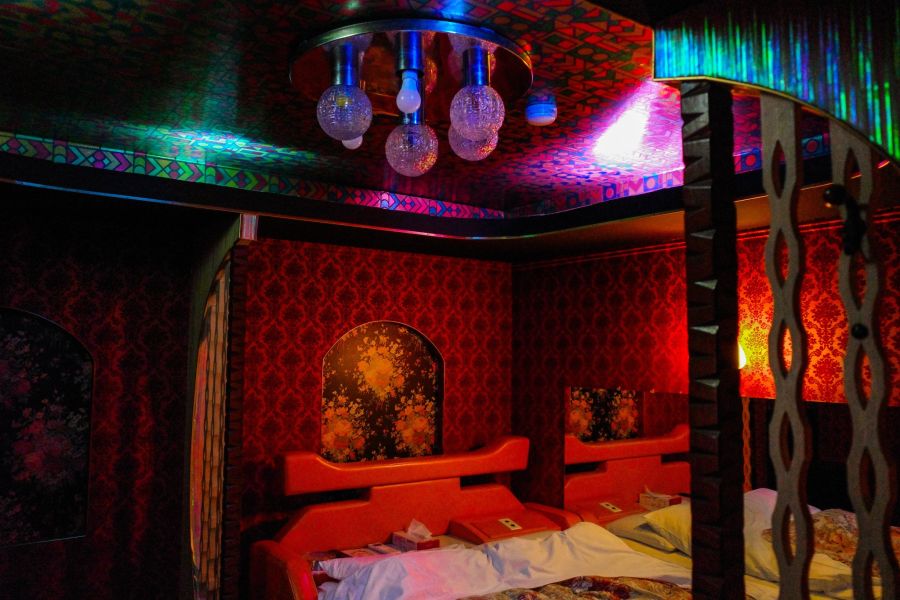 일본, 러브호텔의 야시꾸리한 조명_1.jpg