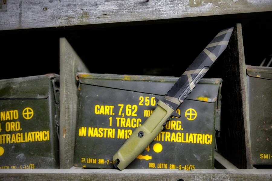 30cm 짜리 나이프 보고 스몰이라고 부르는 이유_3.jpg