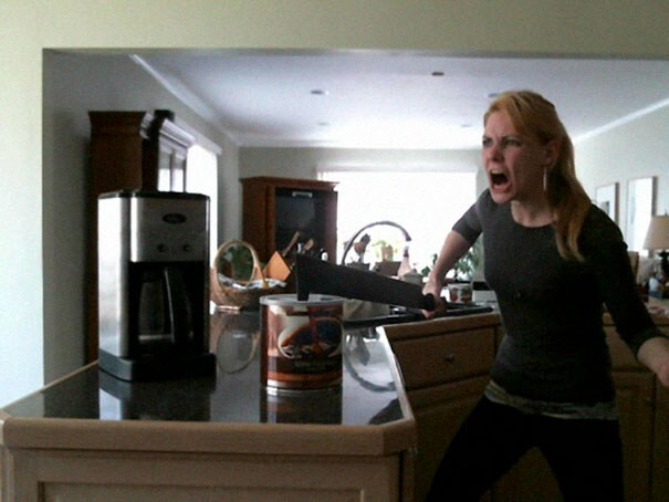 골동품 가게에서 산 우르크 하이 칼이 마음에 든 여자️_1.jpg