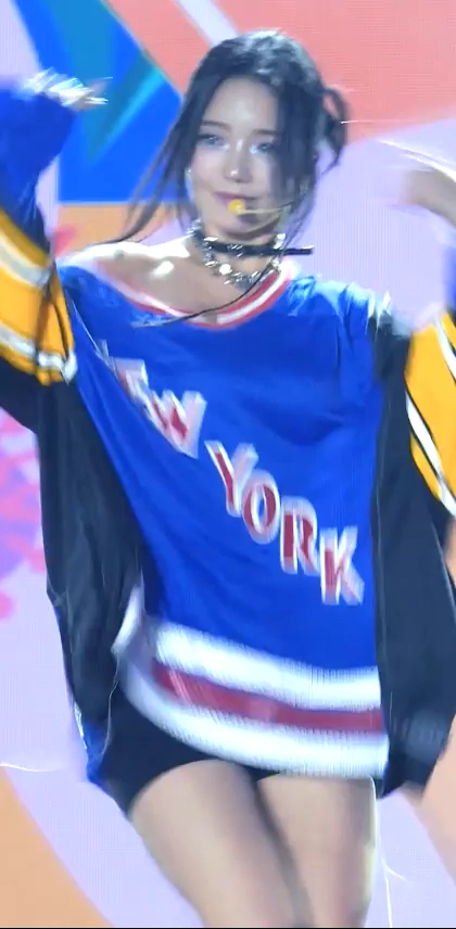 호불호 갈리는 바지 gif_1.webp