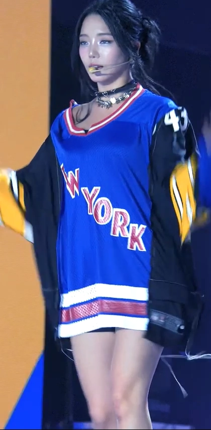 호불호 갈리는 바지 gif_3.webp