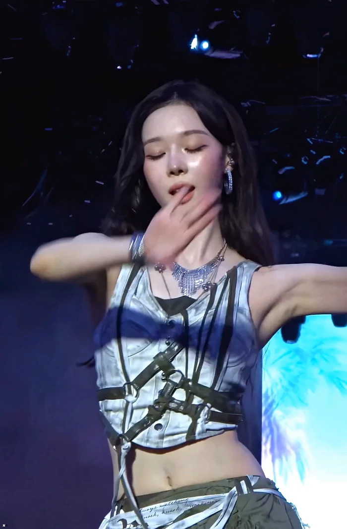 슬렌더 몸매 호불호 gif_1.webp