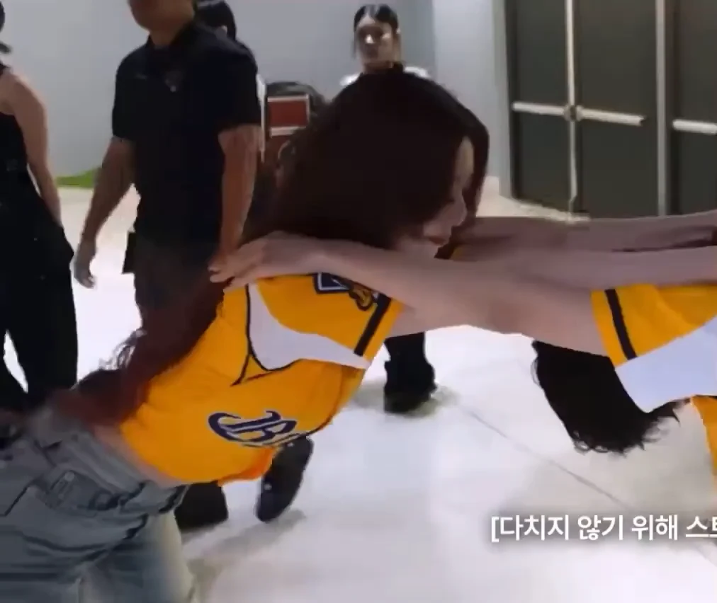 호불호 갈리는 허리 gif_1.webp