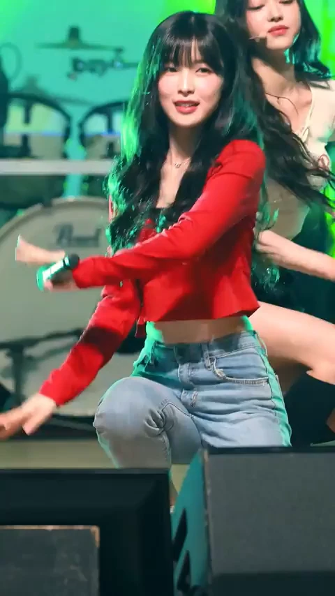 슬렌더 몸매 청바지 핏 gif_2.webp