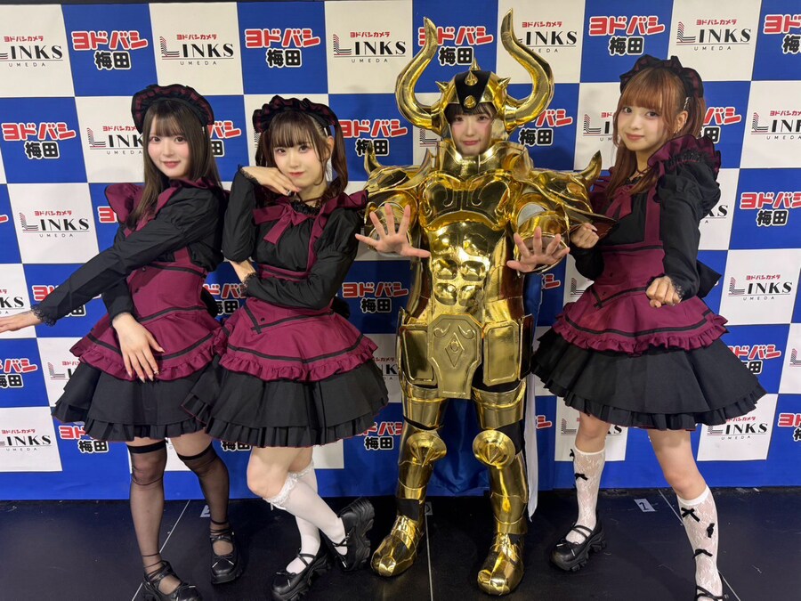 지하 아이돌의 매니악한 할로윈 코스프레_1.jpg