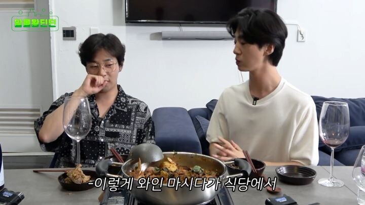 딘딘이 식당에서 와인을 마시다 깨달은 점_2.jpg