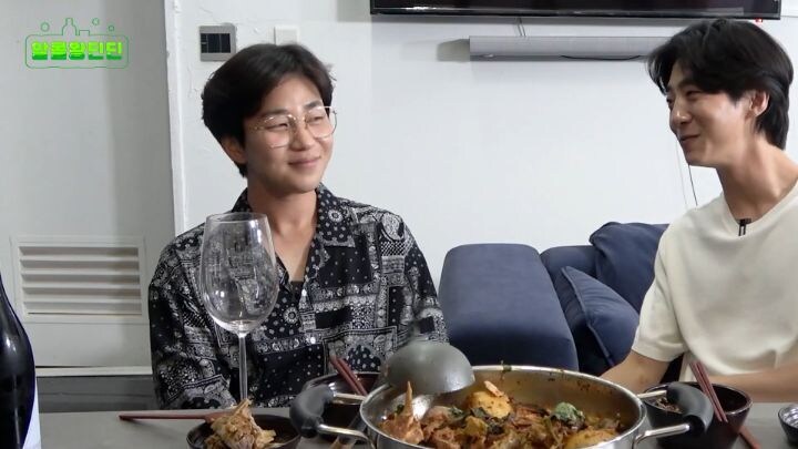 딘딘이 식당에서 와인을 마시다 깨달은 점_15.jpg