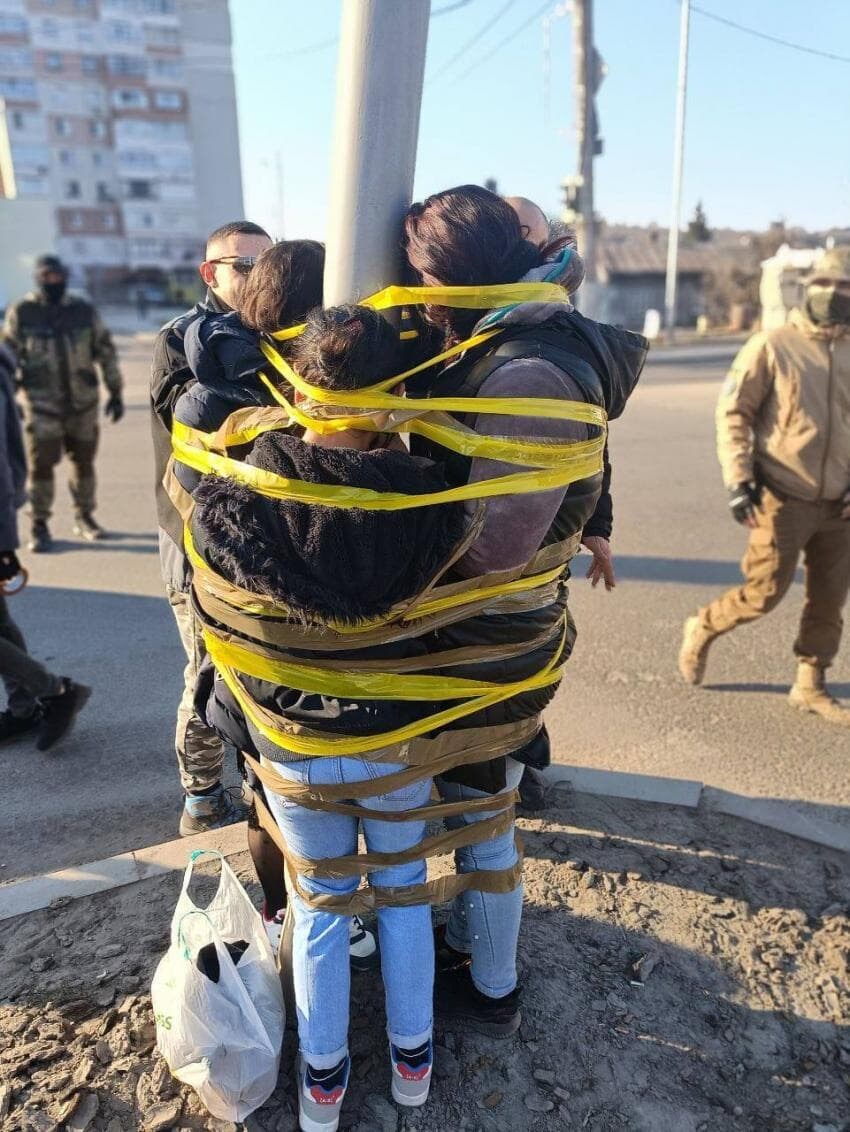 전쟁통에도 질서가 유지되는 이유.jpg_2.jpg