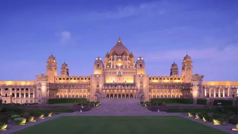 인도 시골 마을에 화려한 고급 호텔이 존재하는 이유_3.webp