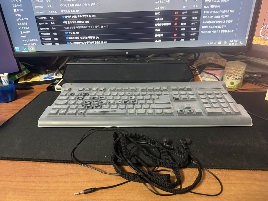 나 몇년전에 이어폰 내장된 후드집업 샀었는데_1.jpg