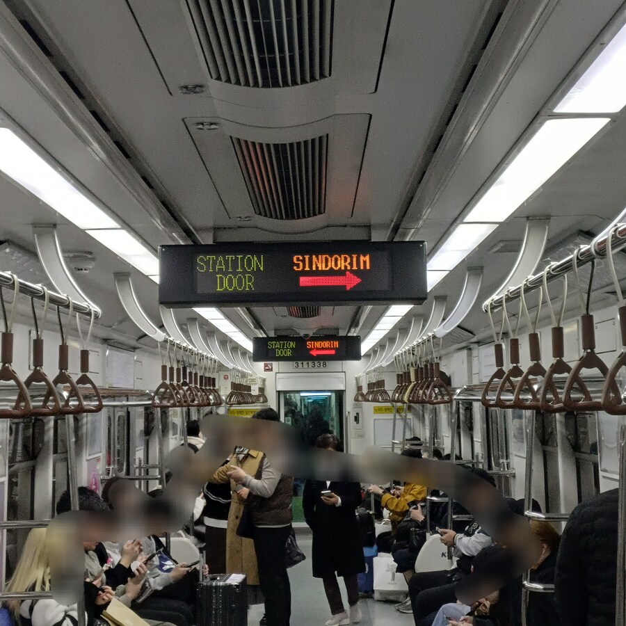 내리실 문은 왼쪽일 수도 오른쪽일 수도 있습니다_1.jpg