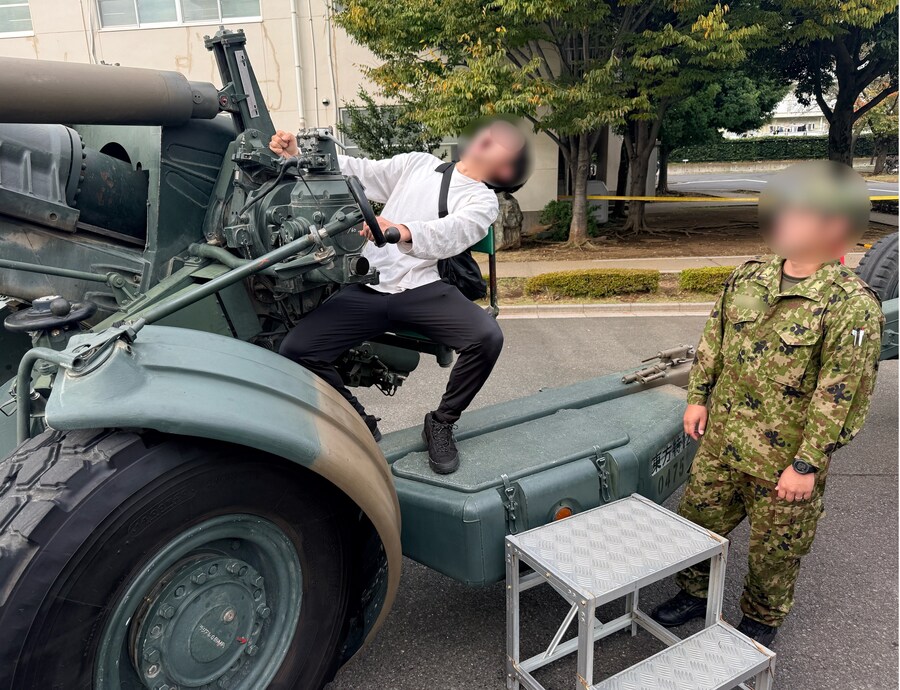 군 행사장 가면 꼭 한명정도 있는 사람_1.jpg