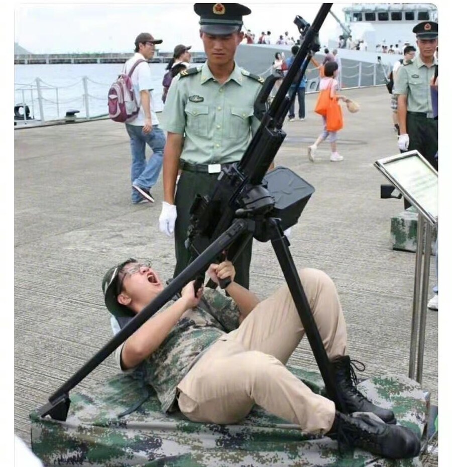 군 행사장 가면 꼭 한명정도 있는 사람_2.jpg