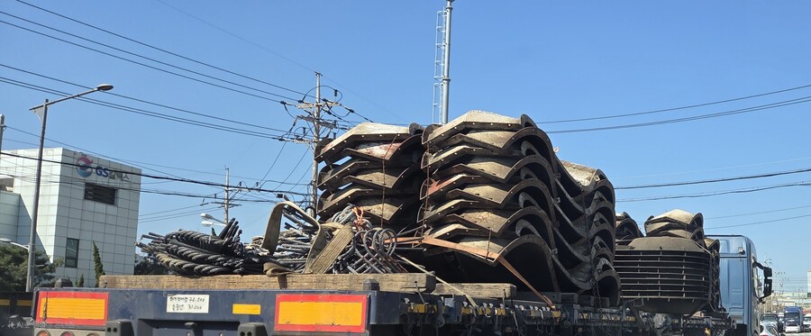 화물차 짐 실은거_1.jpg