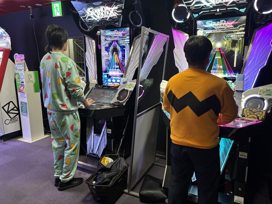 리듬게임을 즐기는 게이머들.jpg_1.jpg