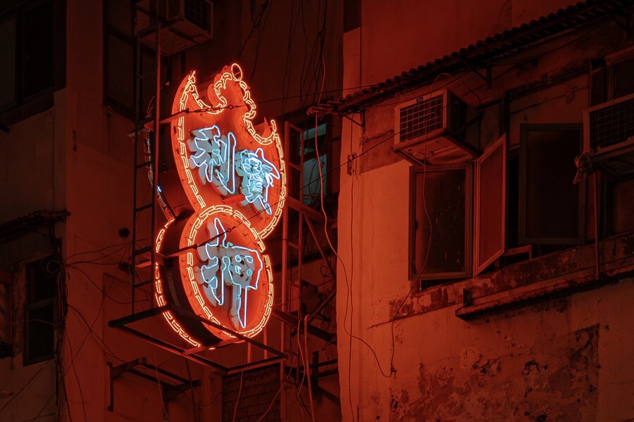 홍콩인 : 너네 왜 전당포만 보이면 환장하며 찍냐.jpg_4.jpg