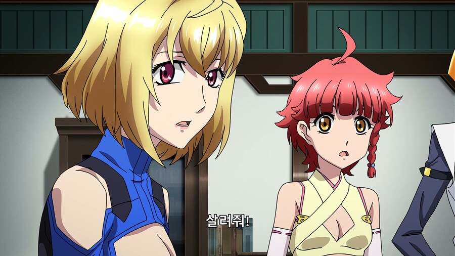 남자가 침대에 묶여 여자 여럿이...jpg_1.png