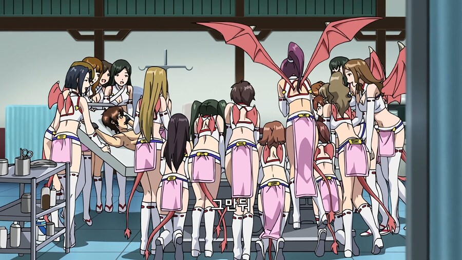 남자가 침대에 묶여 여자 여럿이...jpg_4.png