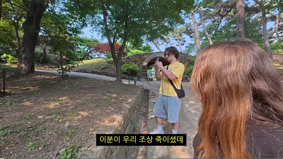 한국에서 신기한 비석을 발견한 프랑스인.jpg_9.jpg