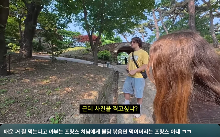 한국에 관광와서 신기하게 생긴 비석을 발견한 프랑스인_10.webp