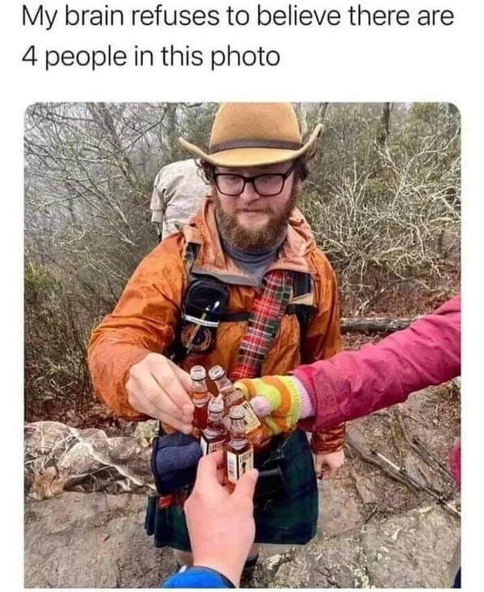 등산하다 죽은 친구와 한잔_1.webp