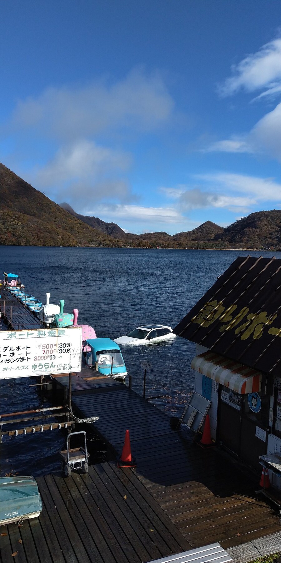 ???: 이야 여기 오리보트는 특이한것도 있네_1.jpg