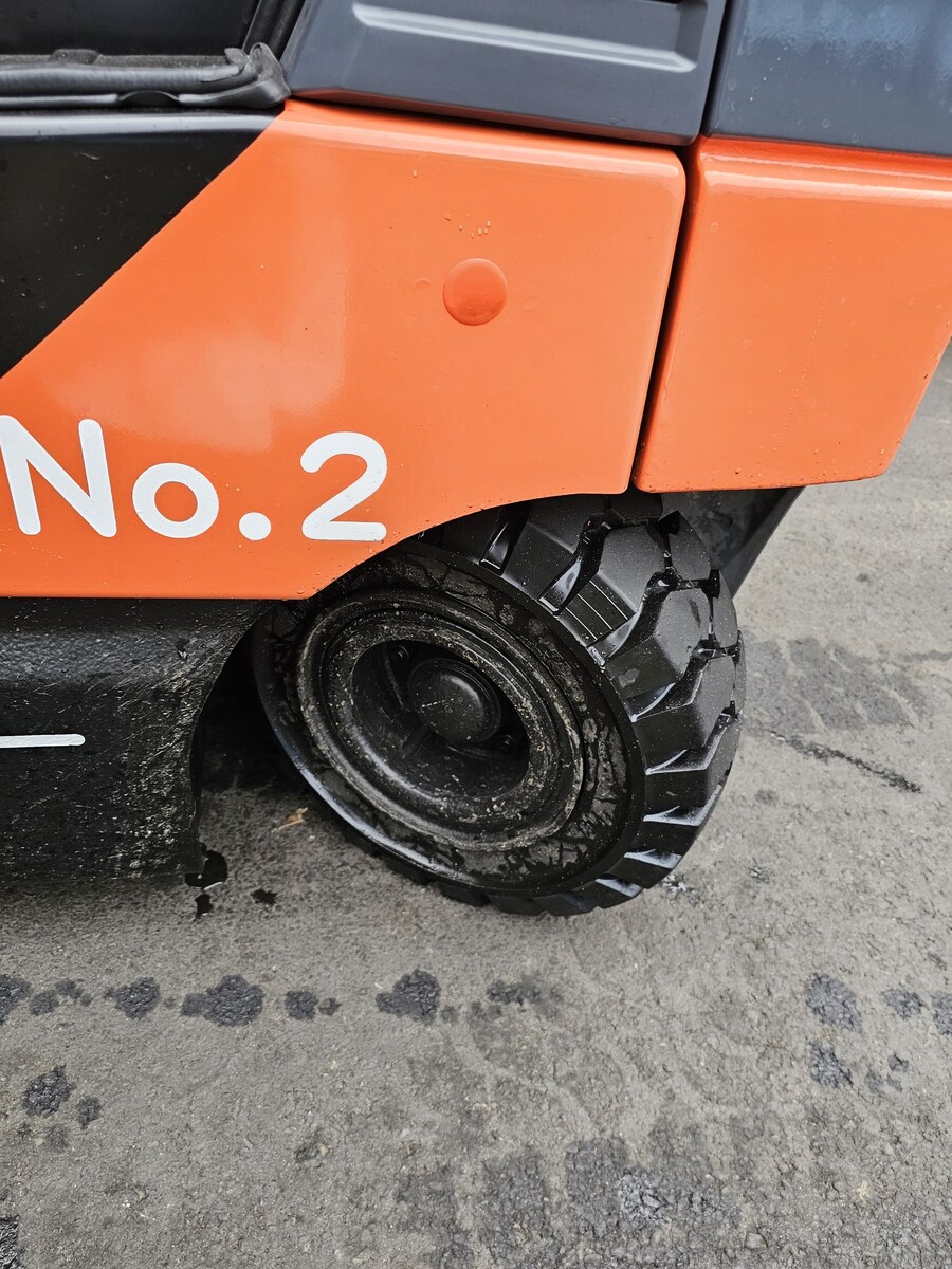 우리가 아는 지게차 바퀴_2.jpg