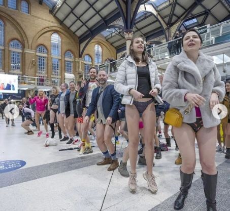 영국에서 지하철탈때 필요없는거_1.jpg