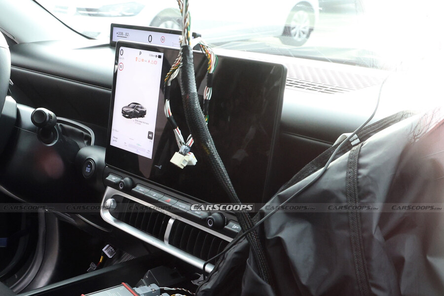 아이오닉 3 실내 유출_4.jpg