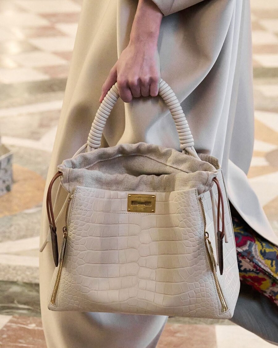 2026년 패션계가 밀고있다는 가방스타일_3.jpg