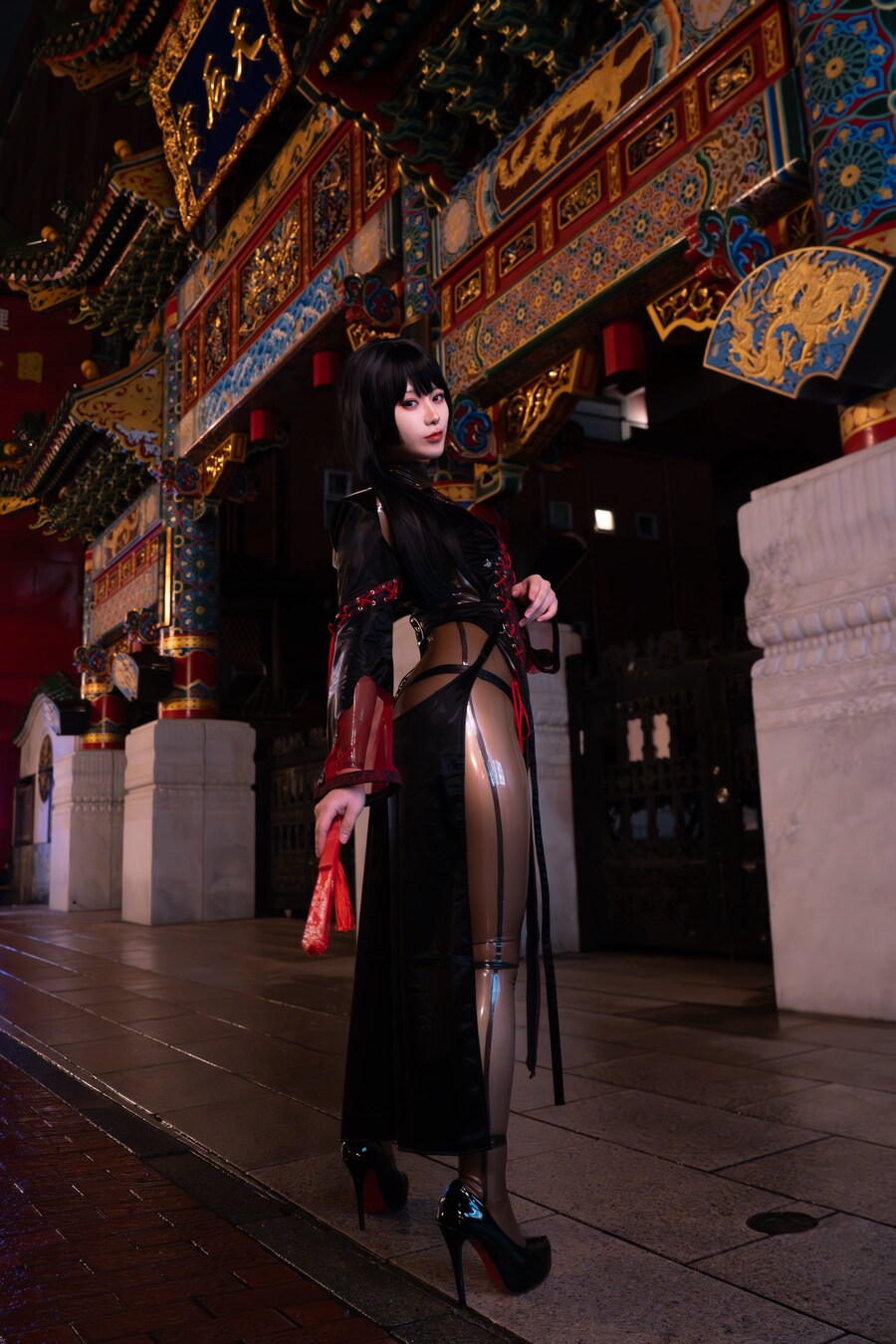 속이 다 비쳐보이지만 딱히 춥진 않을거같은 옷_2.png