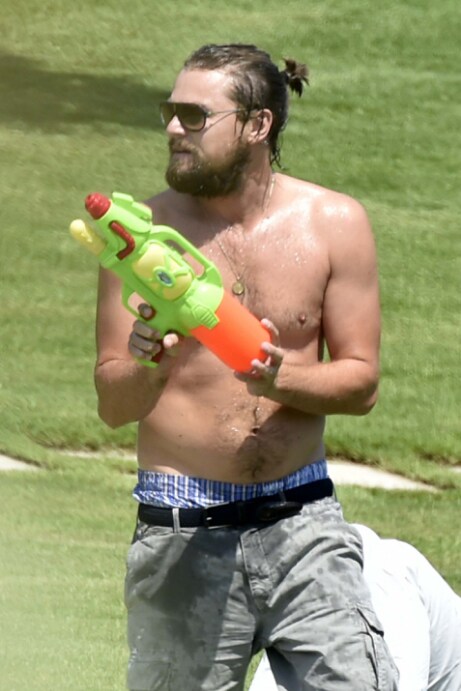 물총놀이를 즐기는 잭 블랙..._2.png