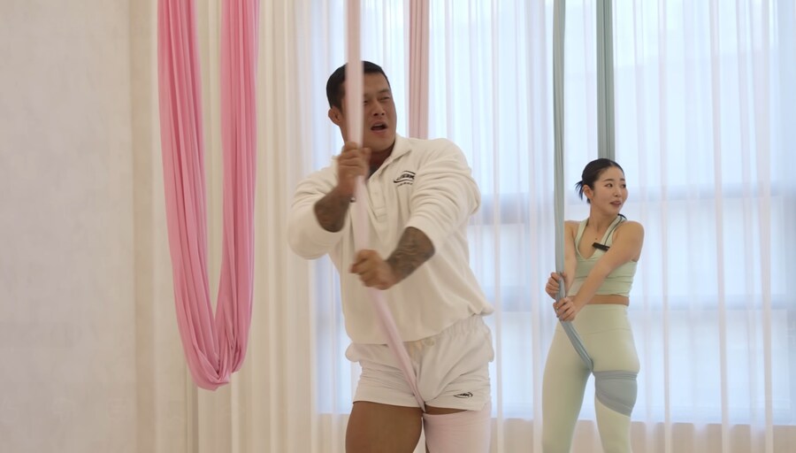 100kg 헬창이 플라잉 요가 하면 생기는 일 ㅋㅋㅋ_10.jpg