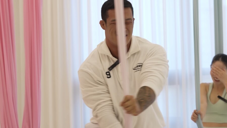 100kg 헬창이 플라잉 요가 하면 생기는 일 ㅋㅋㅋ_12.jpg