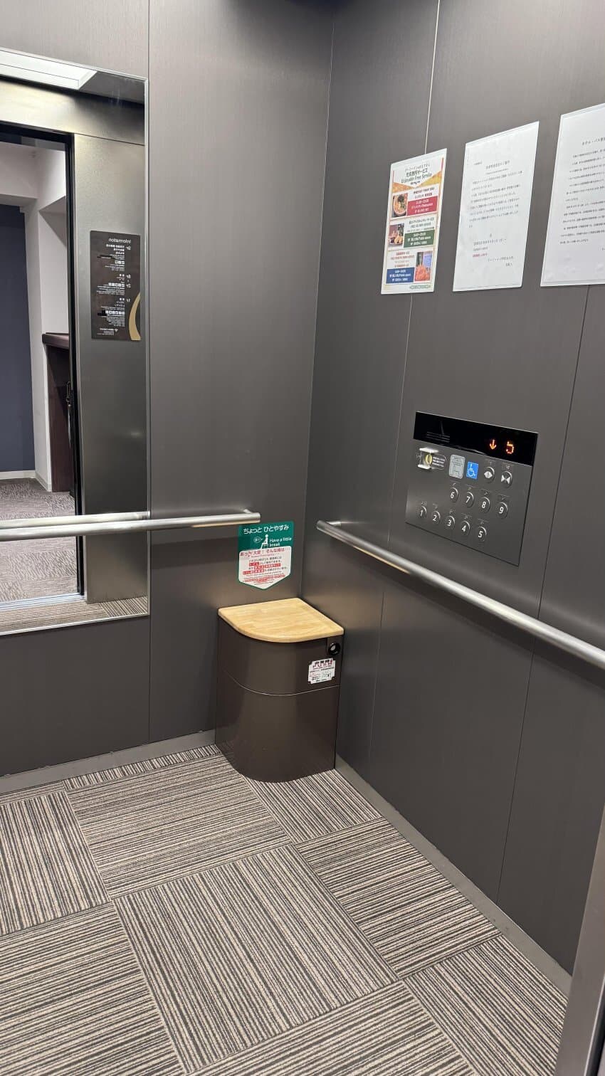 의외로 일본 엘리베이터에서 볼 수 있는 것.jpg_1.jpg