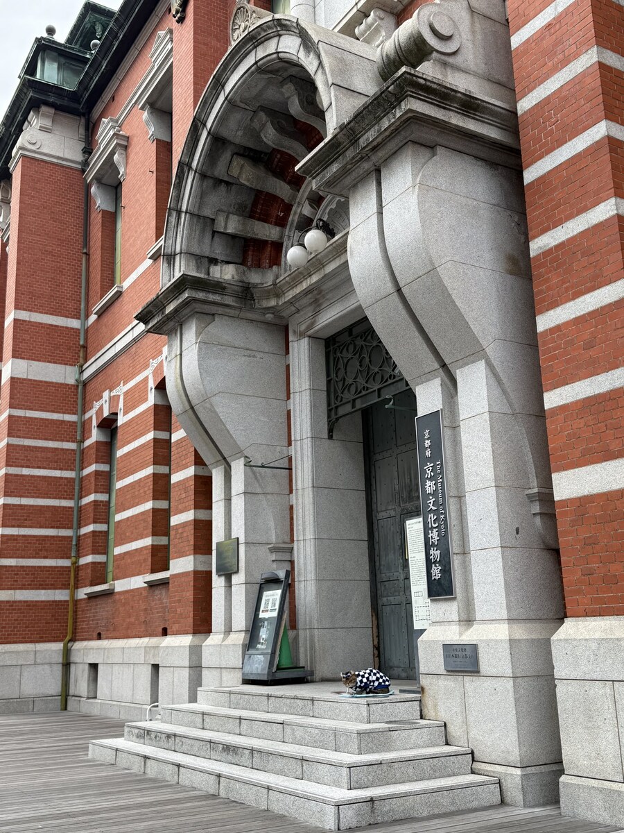 흔한 열도의 박물관 경비원.jpg_1.jpg